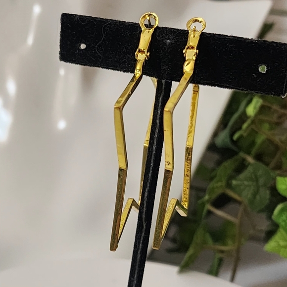 Gold Star Shape Hoop Earrings With Cubic Zirconia Stones - Picture 6 of 8